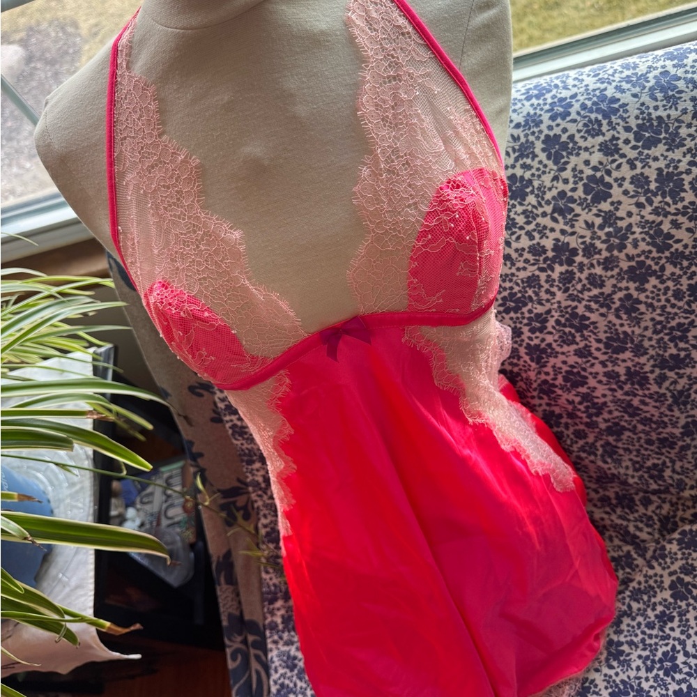 Elegant Pink Lace Chemise